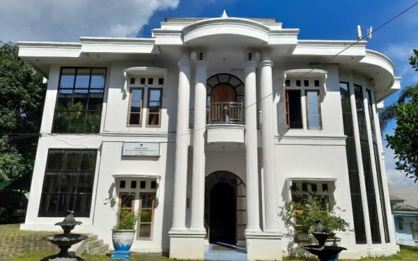 Selamat datang di Kampus Institut Sains dan Kependidikan (ISDIK)Kie Raha Maluku Utara